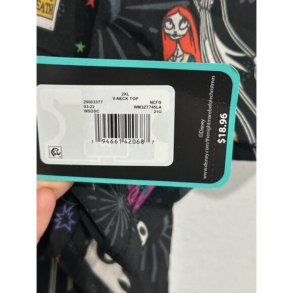 Disney NWT Nightmare Before Christmas Scrub Top SZ XXL - Picture 8 of 10